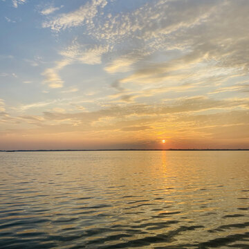 夕阳与湖