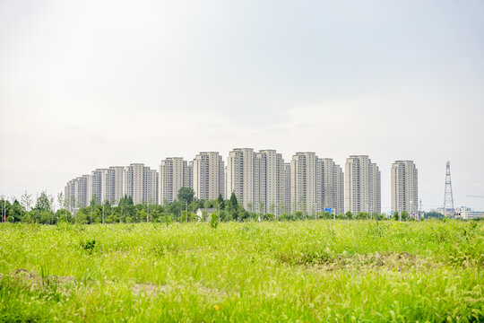 远处的高层拆迁安置房