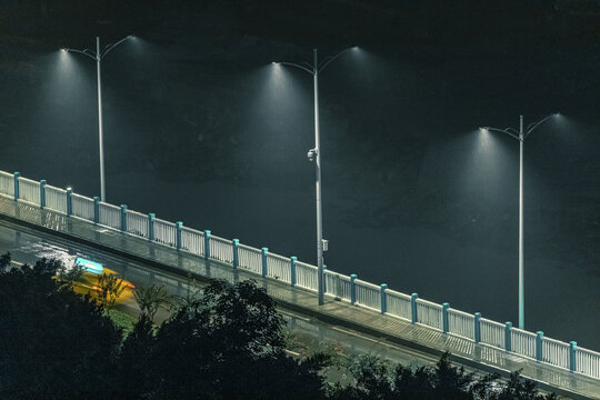 雨夜路灯