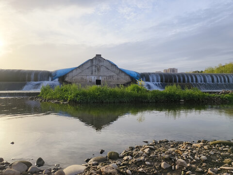 河堤水坝