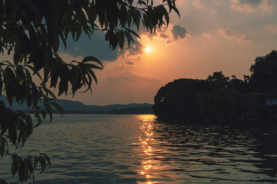 杭州西湖的绝美日落夕阳