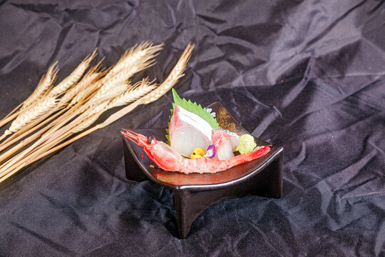 鱼和虾寿司