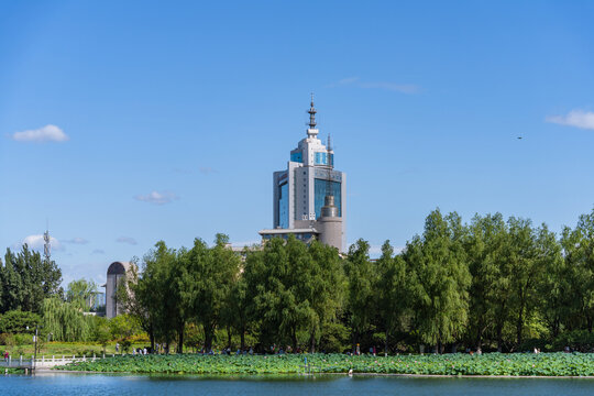 北京城市风光蓝天白云下的建筑