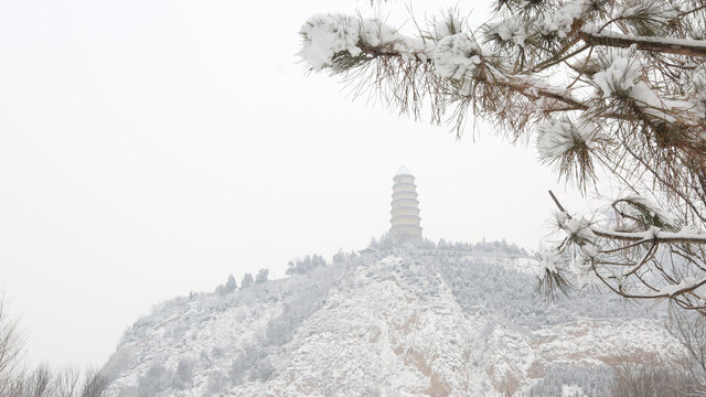 延安宝塔山雪景