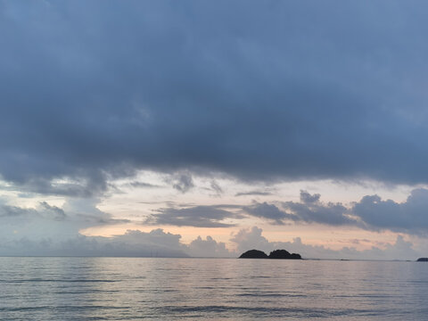 日出的海边