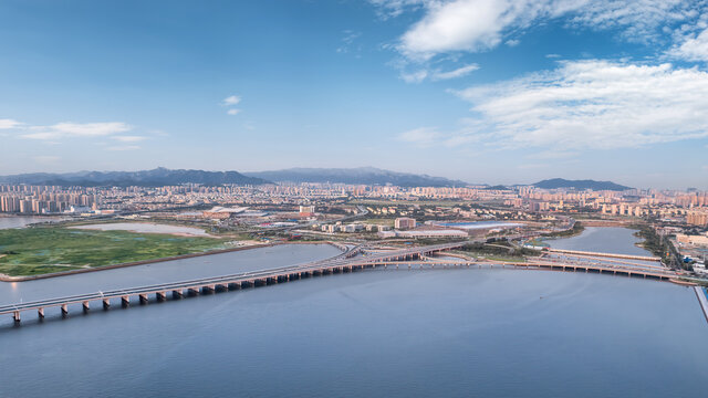 青岛胶州湾大桥海岸线风景