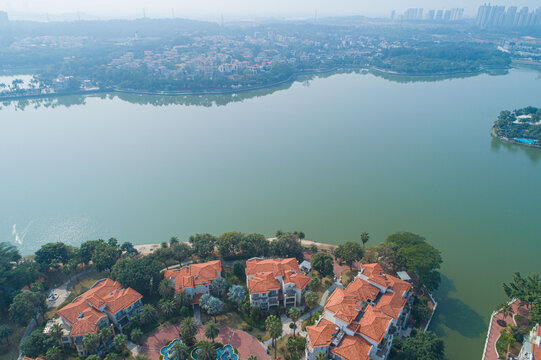 湖景别墅