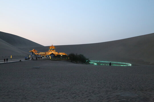 鸣沙山月牙泉景区