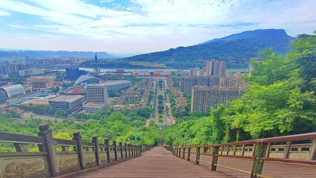 雅安雨城金凤山西蜀天梯