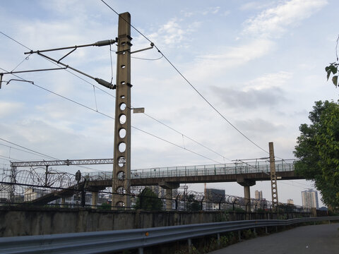 铁道天桥高架桥跨铁路桥线路