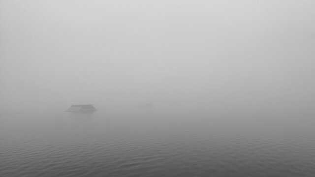 黑白风景河流照片