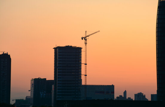 城市夕阳余晖剪影