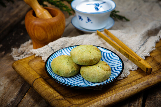 清香高雅的抹茶鲜花饼