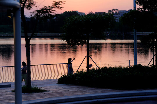 企石东青湖夕阳风光