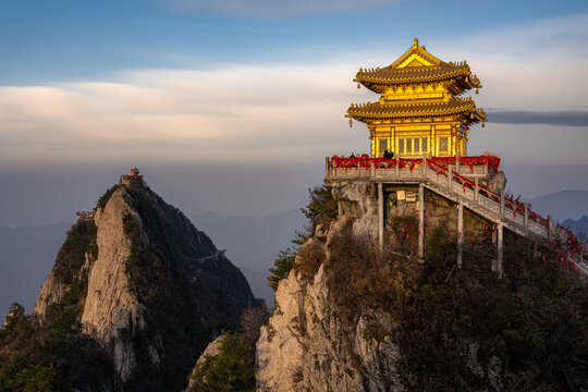 日出老君山