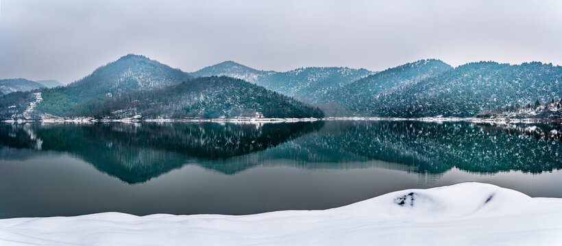 雪后水库