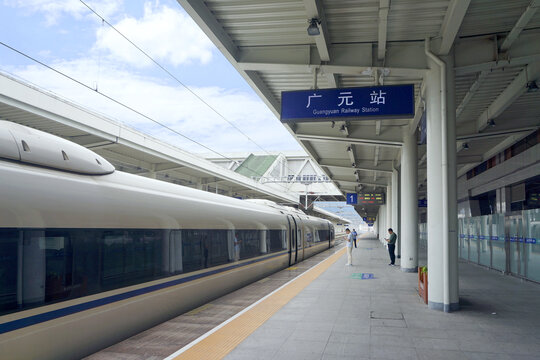 广元站铁路车站站台