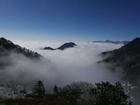 雪山云海