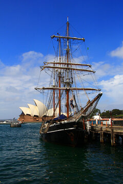 悉尼歌剧院与帆船