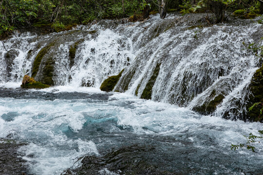 水墨山泉