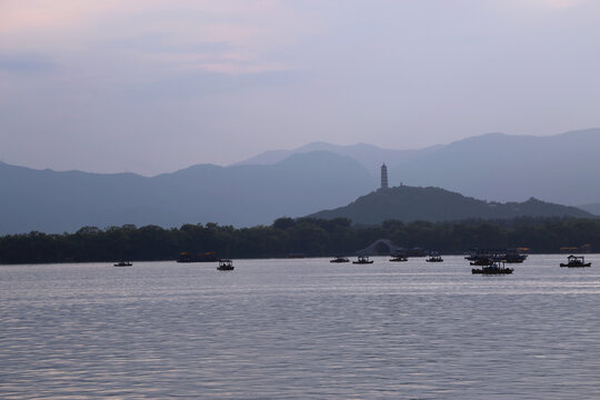 颐和园昆明湖景色