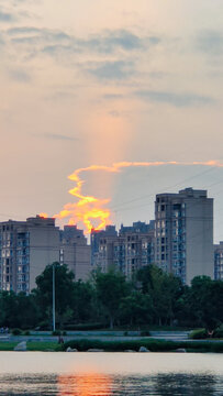 城市夕阳