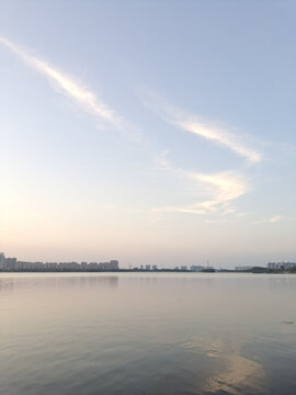 夕阳湖泊