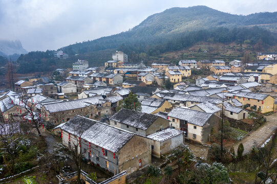 中国传统村落山村雪景风光