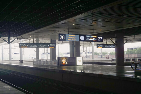 陕西西安北站火车站月台