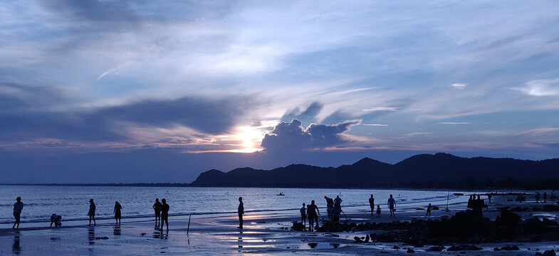 海边夕阳蓝色背景