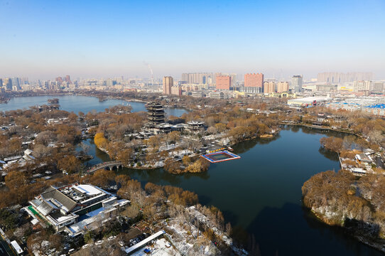 山东济南大明湖超然楼雪景航拍