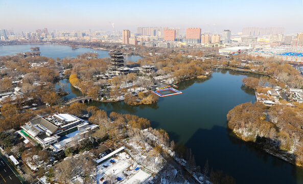 山东济南大明湖超然楼雪景航拍