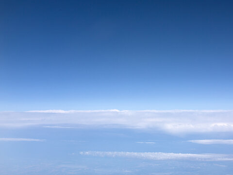 蓝天白云天际线背景