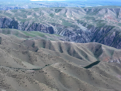 新疆伊犁的山脉地貌自然风光