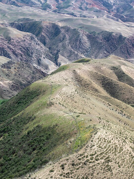 新疆伊犁的山脉地貌自然风光