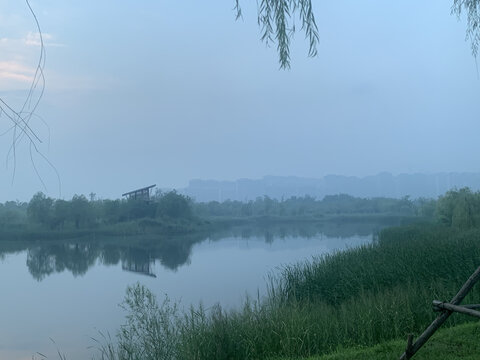 华山风景区晨光雾霭景色
