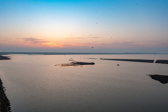 航拍湖南岳阳洞庭湖日出