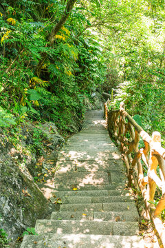 肇庆七星岩旅游登山道