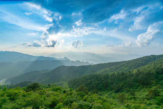 连绵群山