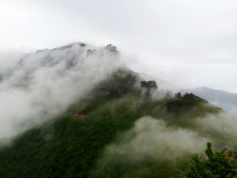 云雾缭绕梵净山