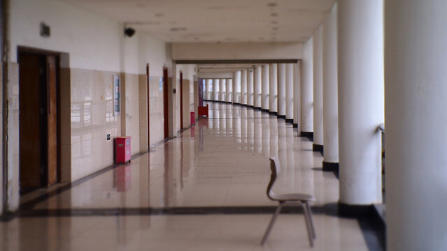大学建筑走廊
