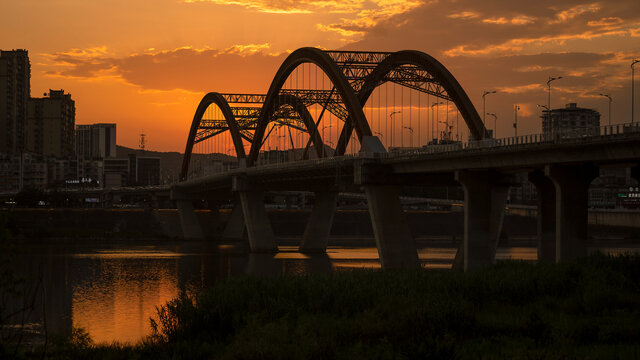 城市夕阳