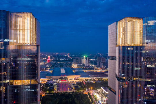 航拍郑州绿地双子塔天际线夜景