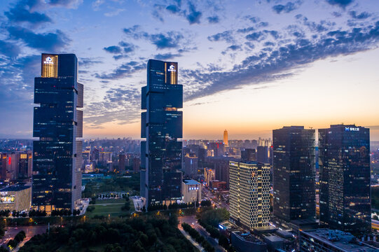 航拍郑州绿地双子塔天际线夜景