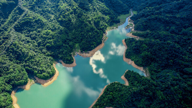 山间水库森林青山绿水