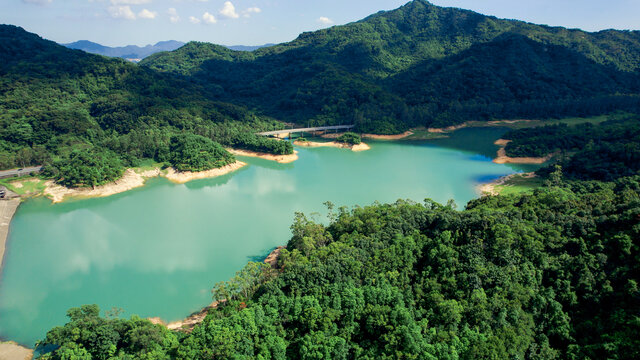 山间水库森林青山绿水