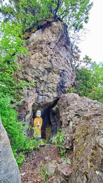 大山深处奇特岩石