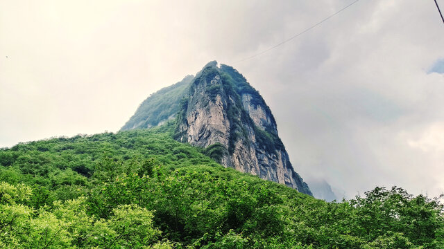 大瓦山滚龙岗奇观