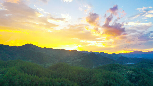 龙湖风光霞光