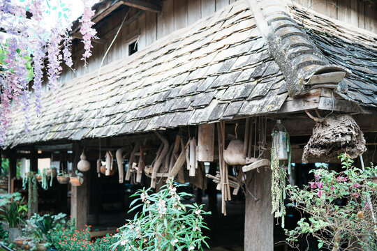 曼掌村里的老式傣楼